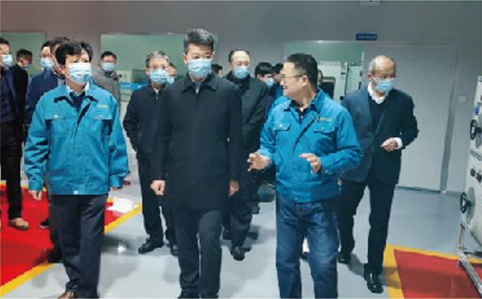 2021年12月10日省委常委、副省長張紅文來裕華電器考察調(diào)研。