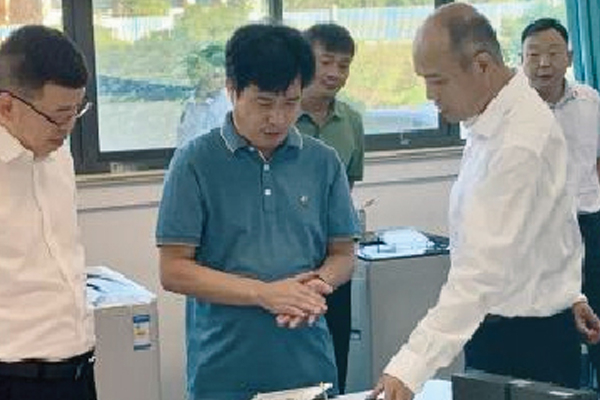 2021年9月30日上午宣城市委常委、寧國市委書記倪志品帶隊深入企業(yè)督導安全生產(chǎn)工作。